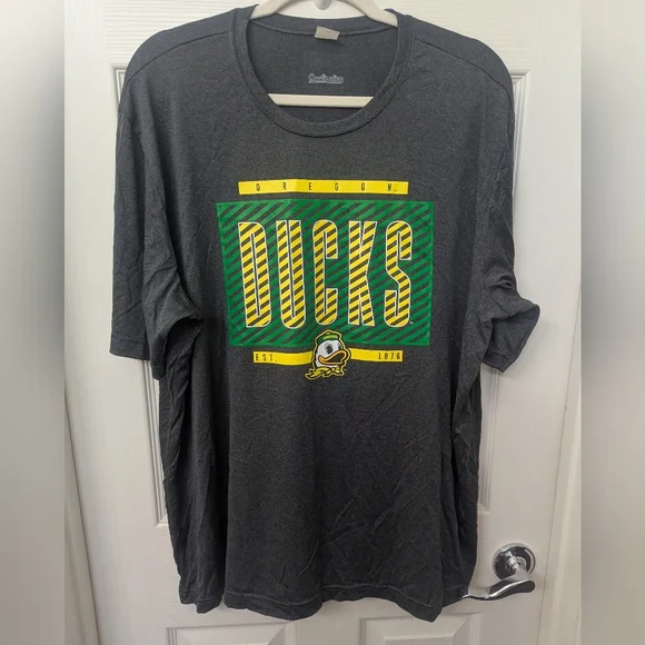 Oregon Ducks NWOT Shirt - Picture 1 of 7